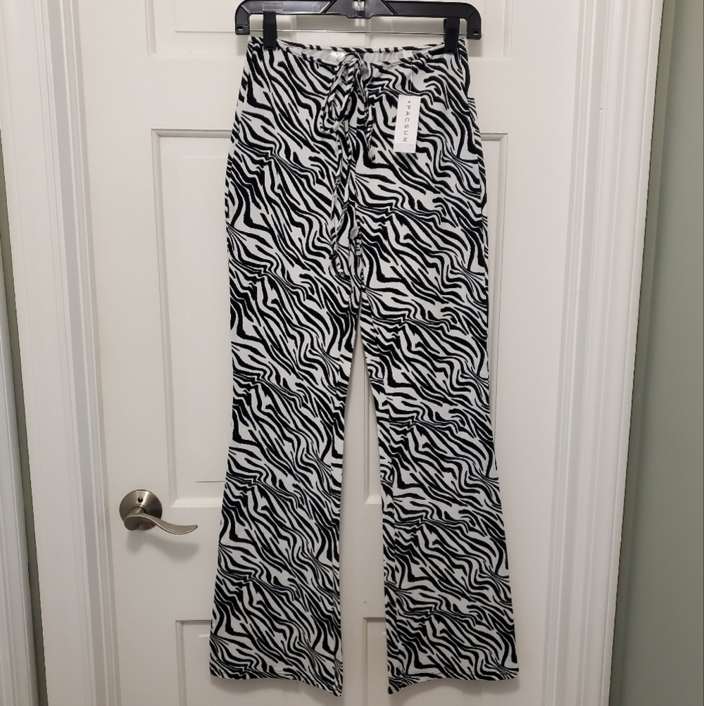NWT PacSun Zebra Print Flared Stretchy Leggings Size Medium, Retail $39.95
